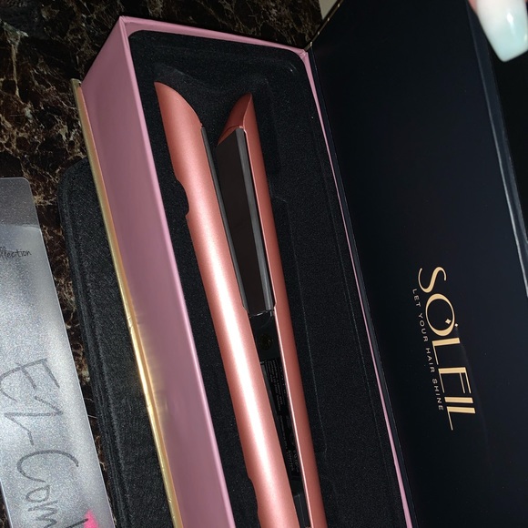 Soleil flat iron By Straight ahead